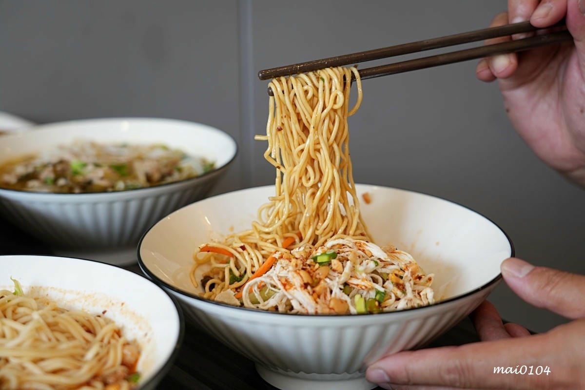 桃園平鎮美食｜饗吃麻辣重慶小麵～四川道地麵食，酸辣粉、老壇酸