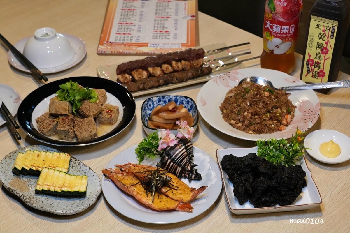 桃園美食｜三川燒烤創意料理～隱身在桃園觀光夜市巷弄內美食，提