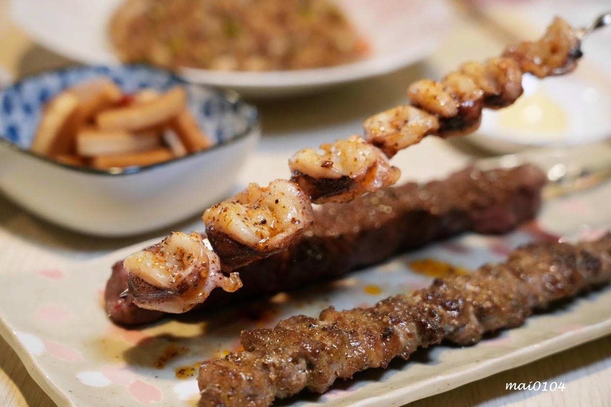 桃園美食｜三川燒烤創意料理～隱身在桃園觀光夜市巷弄內美食，提