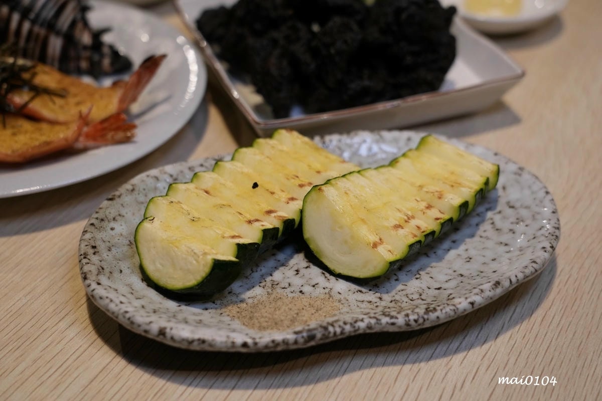 桃園美食｜三川燒烤創意料理～隱身在桃園觀光夜市巷弄內美食，提