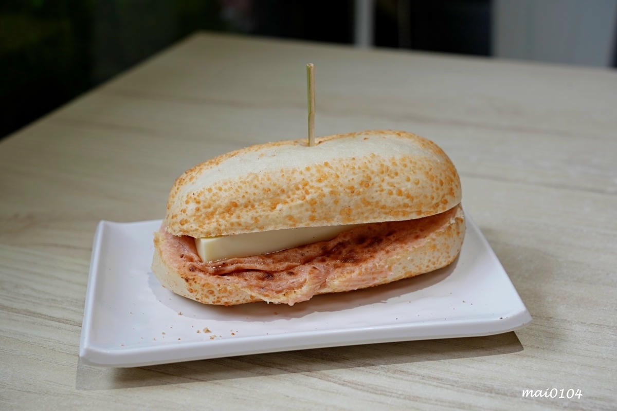 桃園人氣中西式早午餐｜Eat here吃這炭火土司～桃園版丹