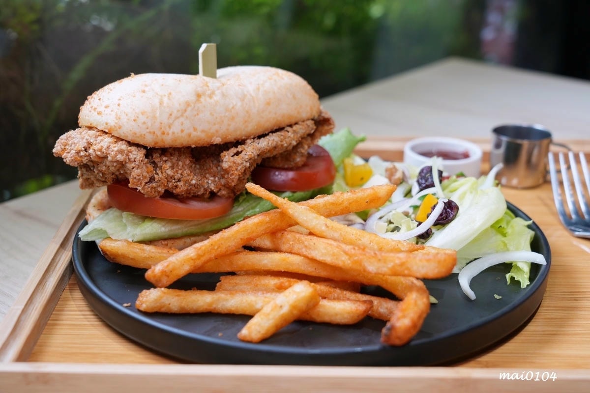 桃園人氣中西式早午餐｜Eat here吃這炭火土司～桃園版丹