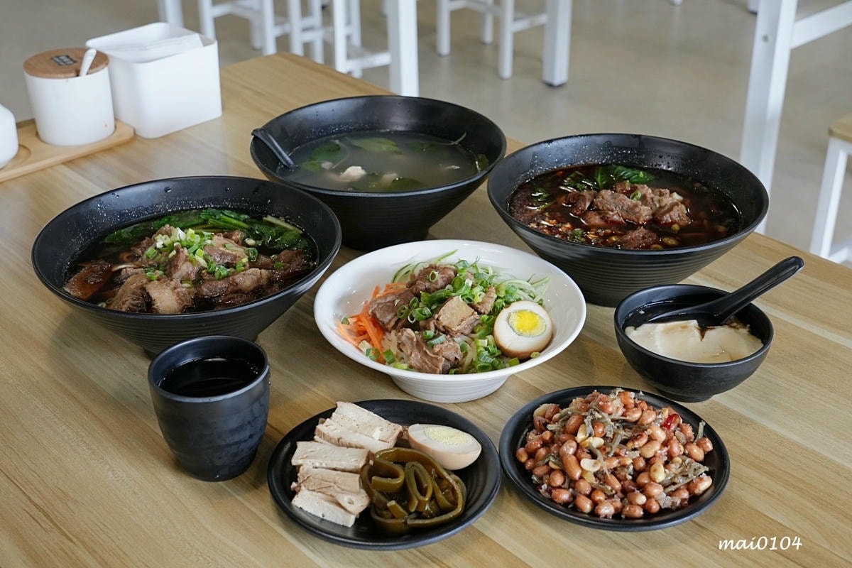 中壢牛肉麵推薦｜鍾小勤麵食館～免費加麵、加湯，豆花、飲料無限