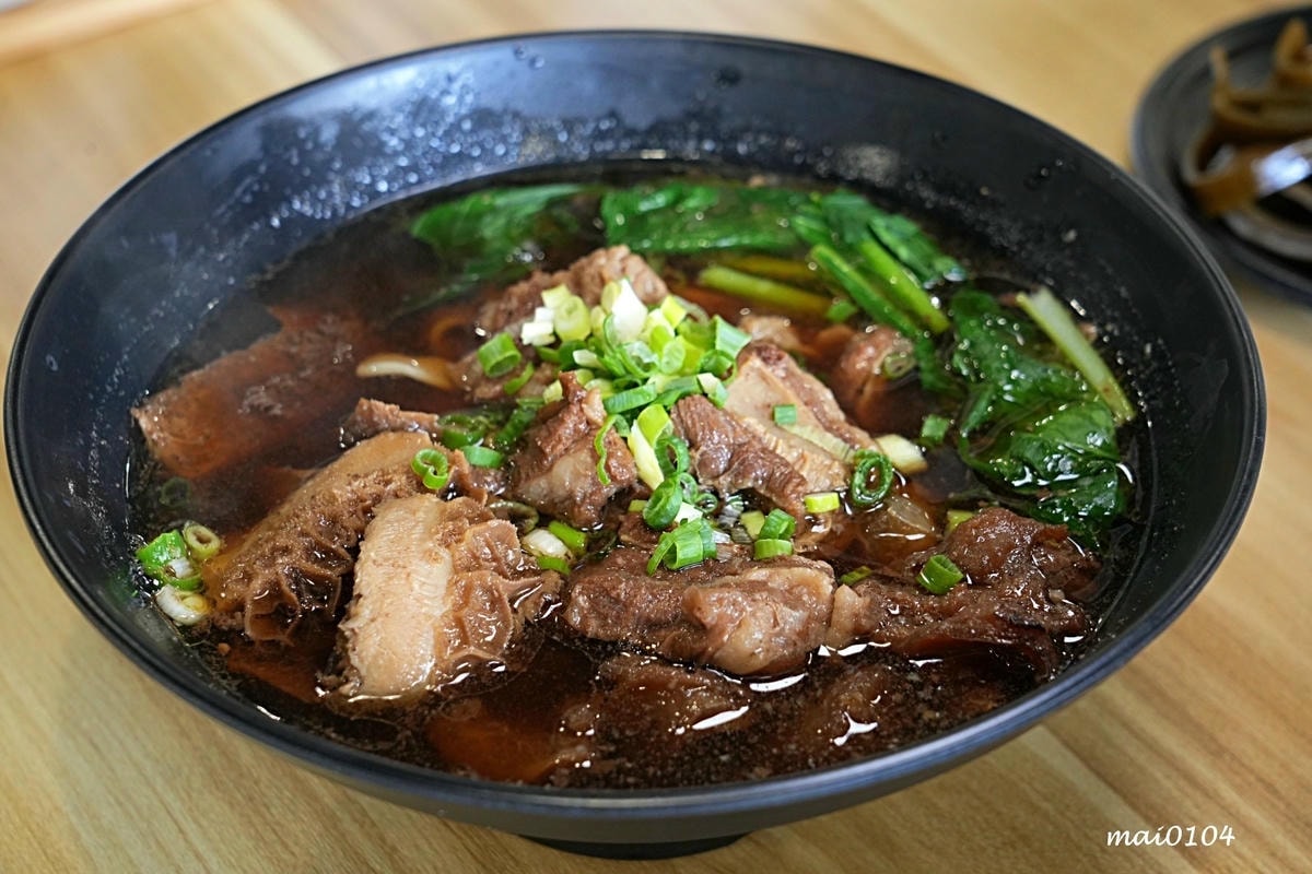中壢牛肉麵推薦｜鍾小勤麵食館～免費加麵、加湯，豆花、飲料無限