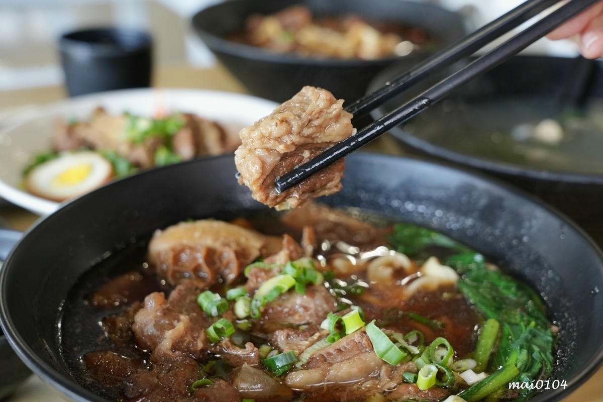 中壢牛肉麵推薦｜鍾小勤麵食館～免費加麵、加湯，豆花、飲料無限