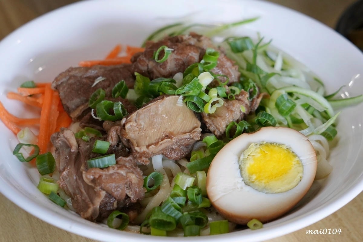 中壢牛肉麵推薦｜鍾小勤麵食館～免費加麵、加湯，豆花、飲料無限