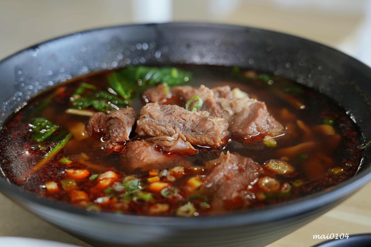 中壢牛肉麵推薦|鍾小勤麵食館~免費加麵、加湯,豆花、飲料無限