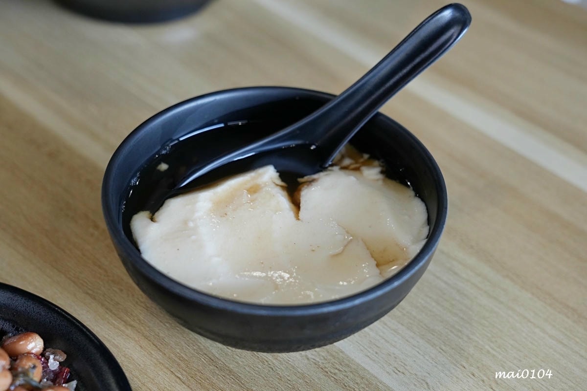 中壢牛肉麵推薦｜鍾小勤麵食館～免費加麵、加湯，豆花、飲料無限