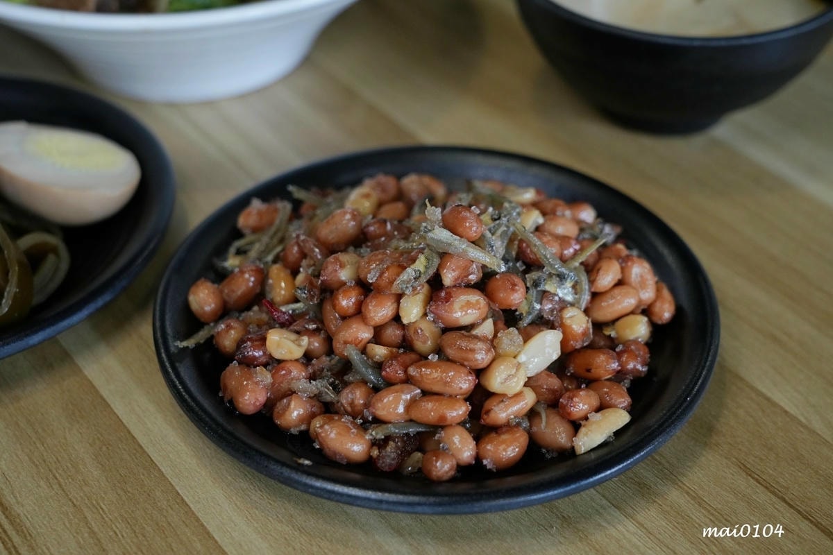 中壢牛肉麵推薦｜鍾小勤麵食館～免費加麵、加湯，豆花、飲料無限