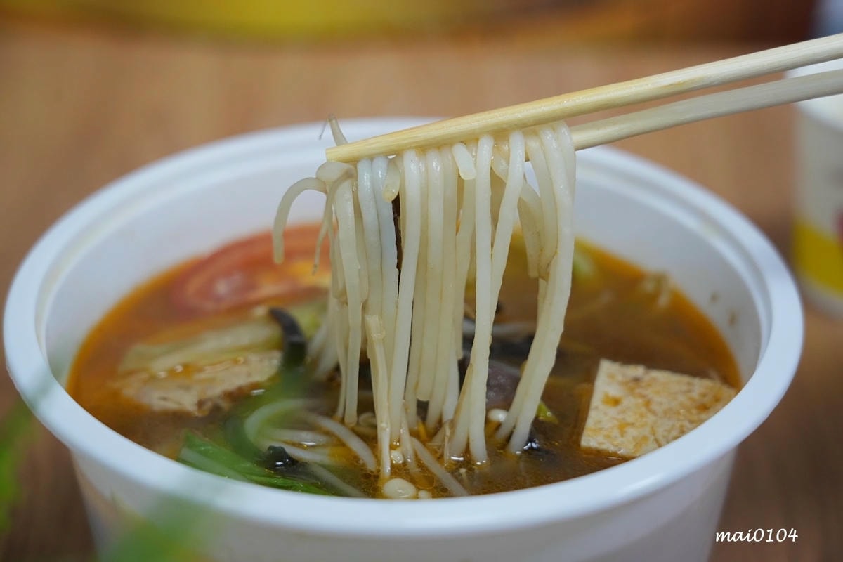 吸粉堂過橋米粉中壢外帶店～中壢正宗酸辣粉、螺獅粉推薦，份量十