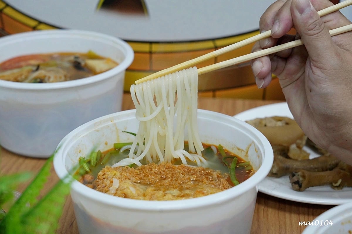 吸粉堂過橋米粉中壢外帶店～中壢正宗酸辣粉、螺獅粉推薦，份量十