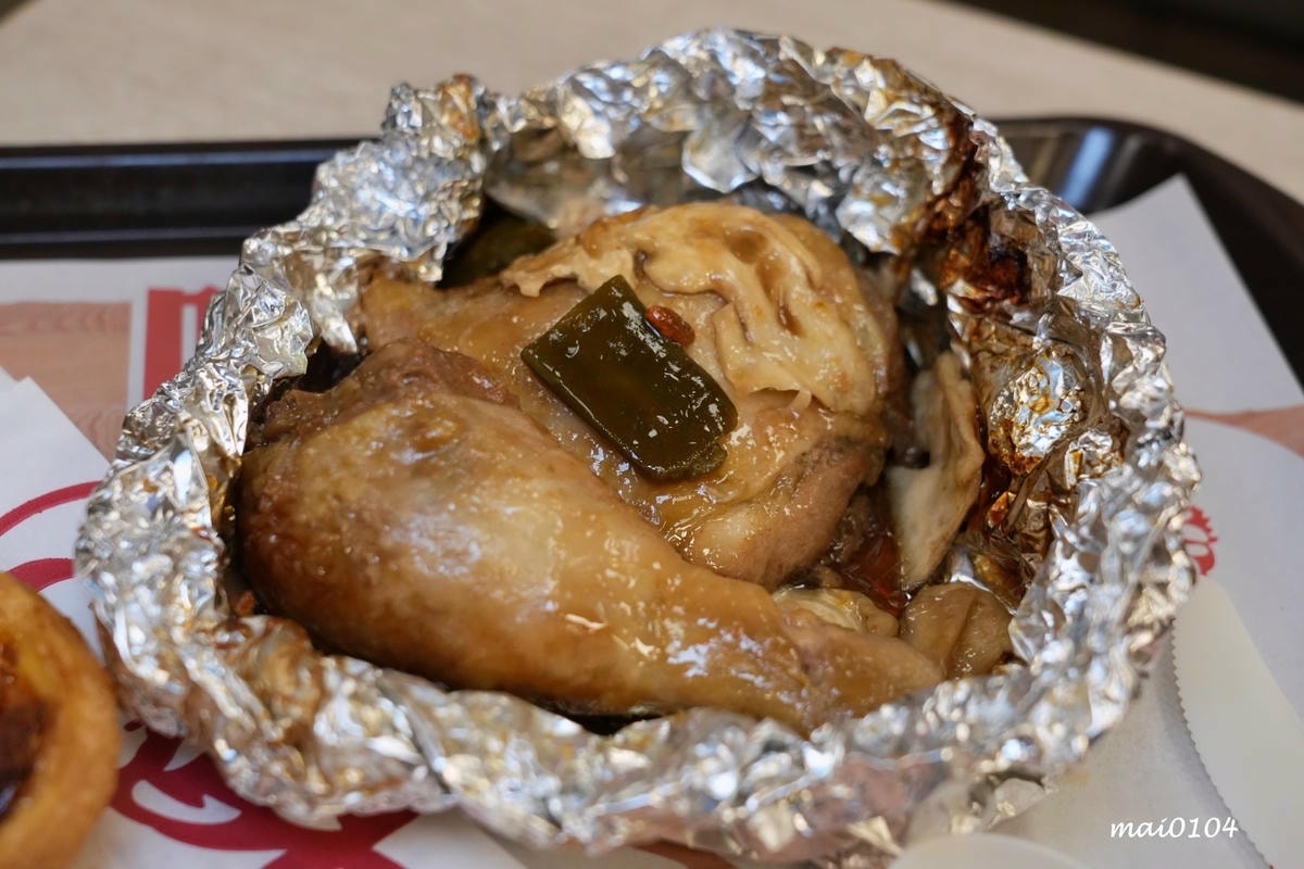 肯德基與雙月食品聯名推出『剝皮辣椒紙包雞XL套餐』,風味雞汁 肯德基與雙月食品聯名推出『剝皮辣椒紙包雞XL套餐』,風味雞汁