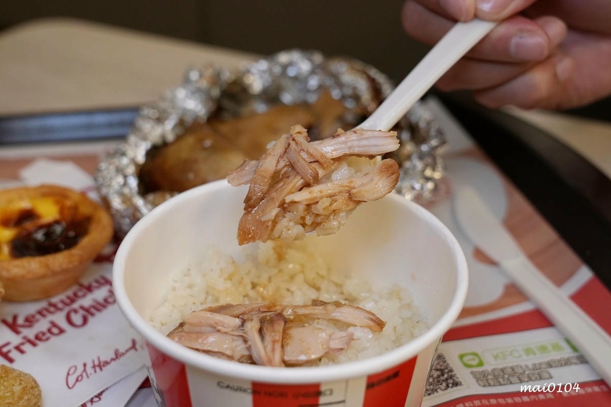 肯德基與雙月食品聯名推出『剝皮辣椒紙包雞XL套餐』,風味雞汁 肯德基與雙月食品聯名推出『剝皮辣椒紙包雞XL套餐』,風味雞汁