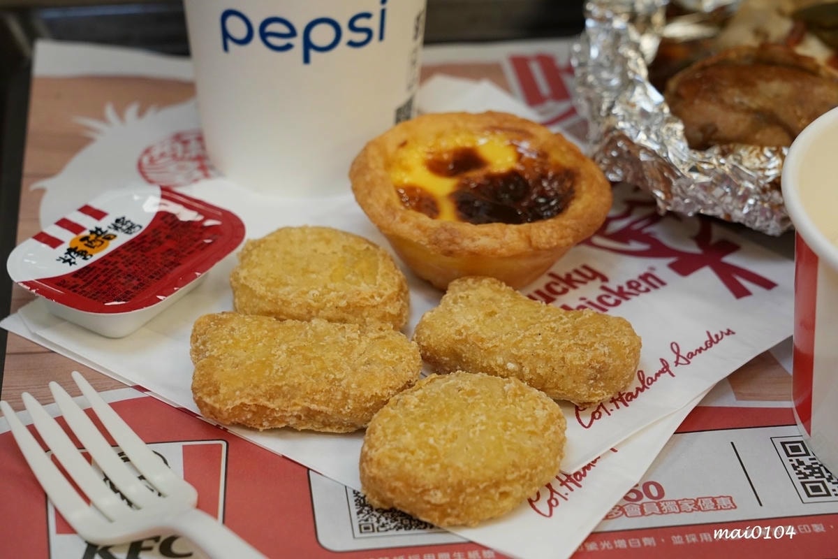 肯德基與雙月食品聯名推出『剝皮辣椒紙包雞XL套餐』,風味雞汁 肯德基與雙月食品聯名推出『剝皮辣椒紙包雞XL套餐』,風味雞汁