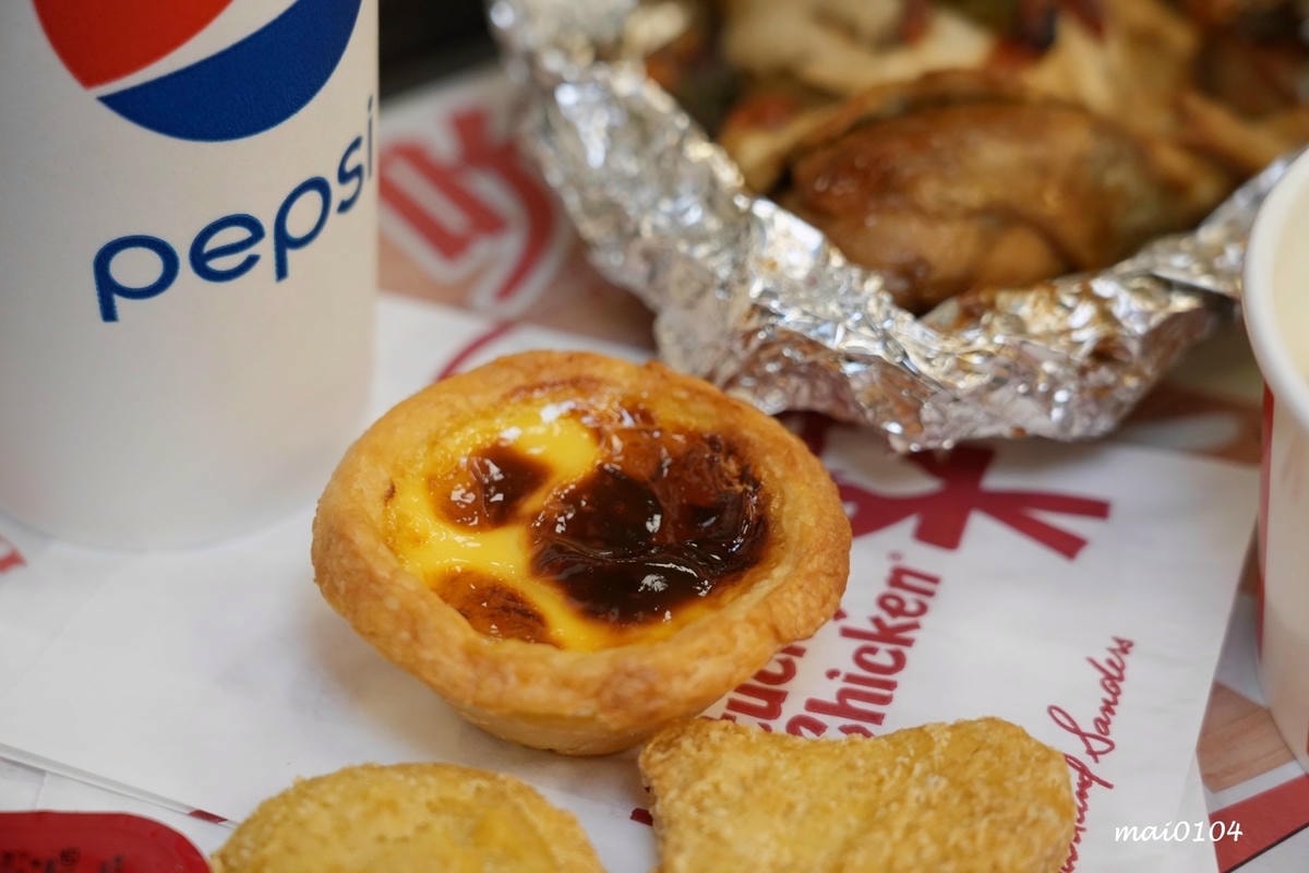 肯德基與雙月食品聯名推出『剝皮辣椒紙包雞XL套餐』,風味雞汁 肯德基與雙月食品聯名推出『剝皮辣椒紙包雞XL套餐』,風味雞汁