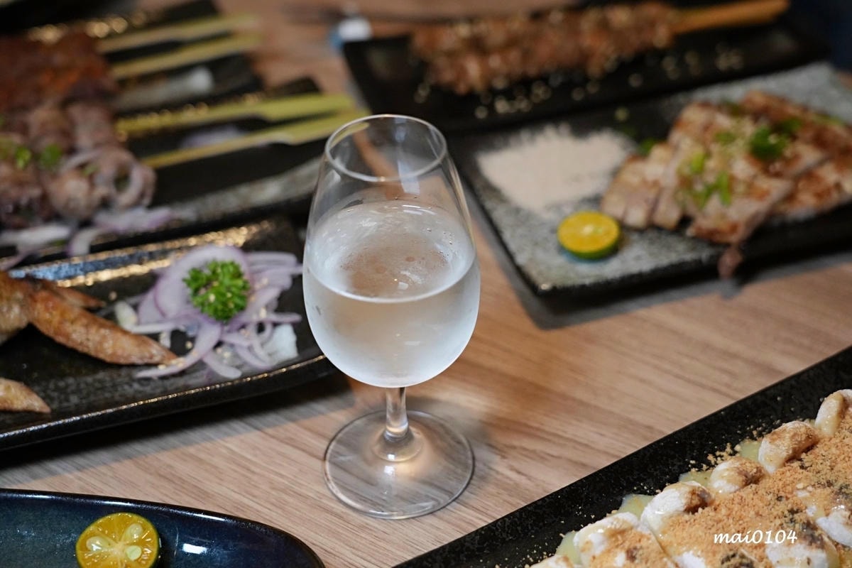 板橋居酒屋推薦｜暮樂町居酒屋～文青風格的環境，可單點清酒一杯