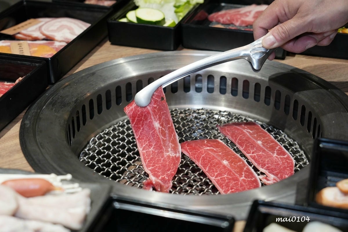 赤富士日式無煙燒肉鍋物中壢店～火鍋+燒烤吃到飽，啤酒無限暢飲