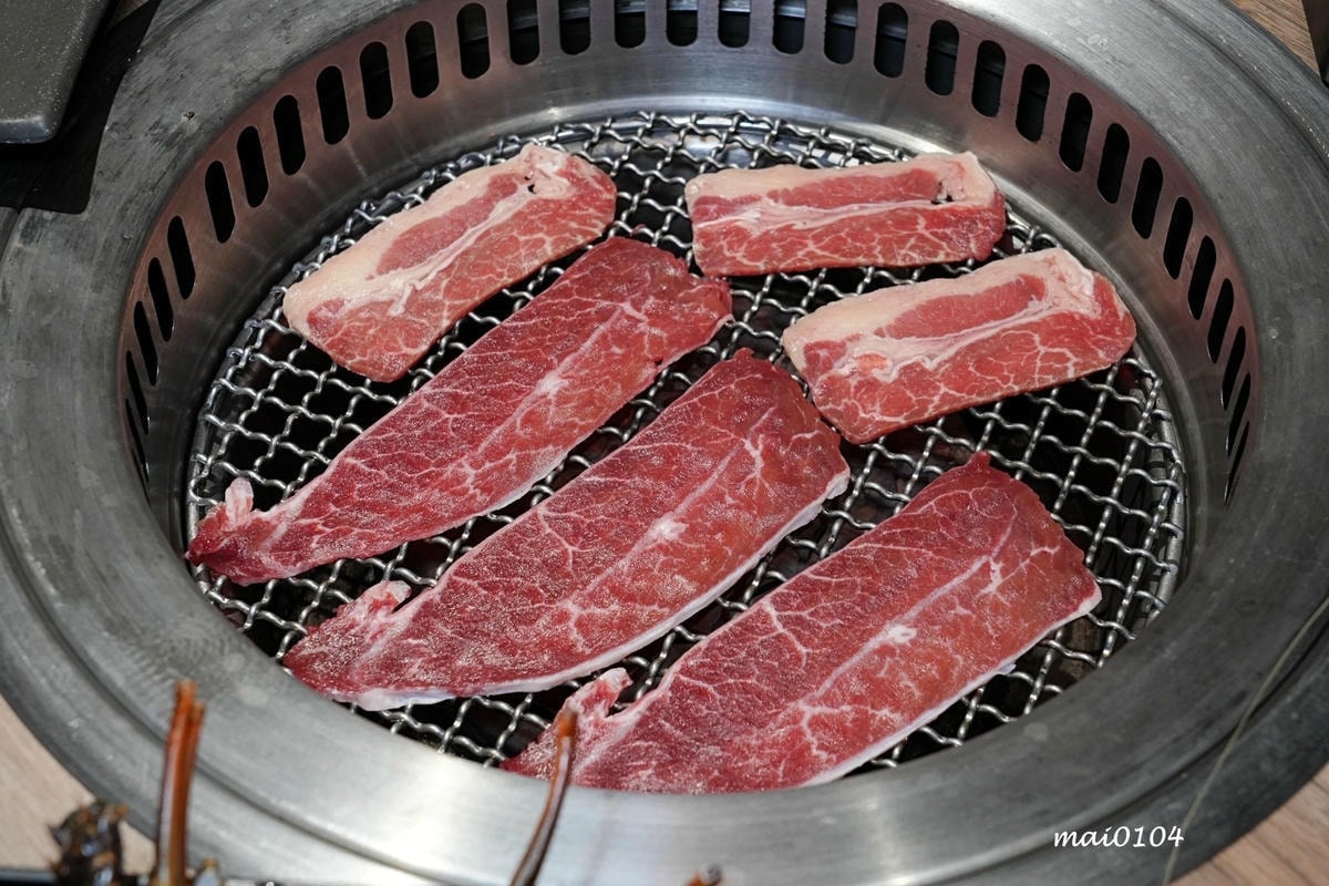 赤富士日式無煙燒肉鍋物中壢店～火鍋+燒烤吃到飽，啤酒無限暢飲