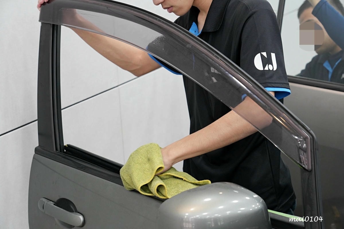 群展汽車隔熱紙~高端紙格菱威汽車隔熱紙,防曬、隱蔽性佳、省預 群展汽車隔熱紙~高端紙格菱威汽車隔熱紙,防曬、隱蔽性佳、省預