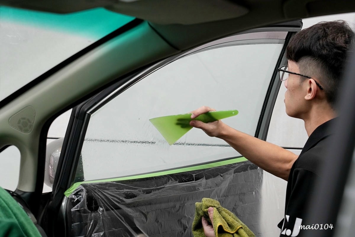 群展汽車隔熱紙~高端紙格菱威汽車隔熱紙,防曬、隱蔽性佳、省預 群展汽車隔熱紙~高端紙格菱威汽車隔熱紙,防曬、隱蔽性佳、省預