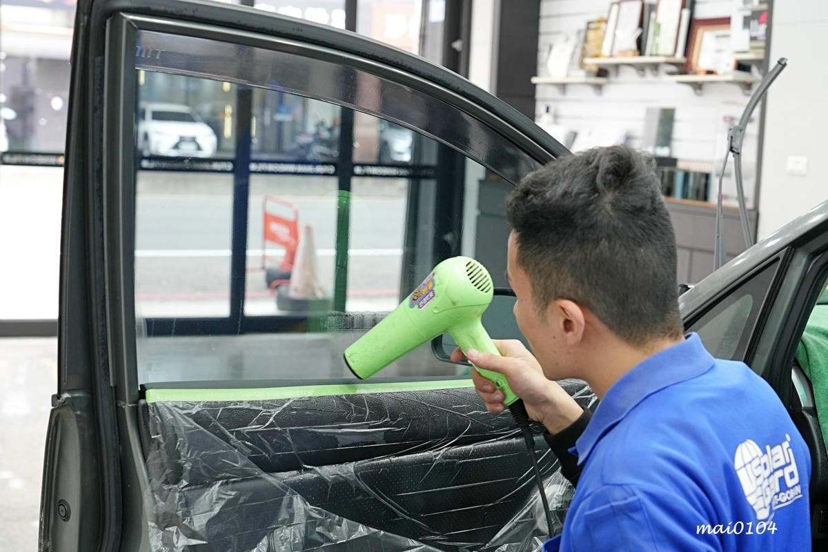 群展汽車隔熱紙~高端紙格菱威汽車隔熱紙,防曬、隱蔽性佳、省預 群展汽車隔熱紙~高端紙格菱威汽車隔熱紙,防曬、隱蔽性佳、省預