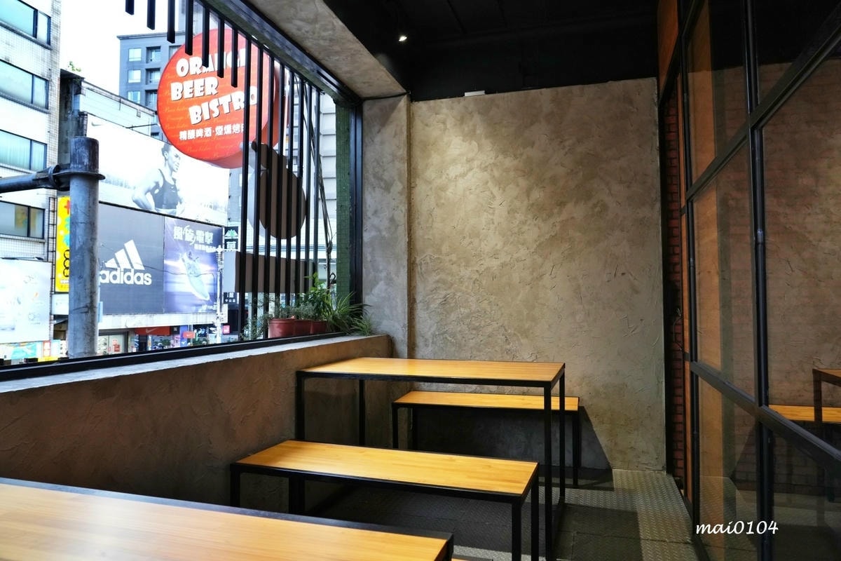 板橋美食｜橙子美式炭烤餐廳～板橋美式炭烤餐廳也是餐酒館，價格