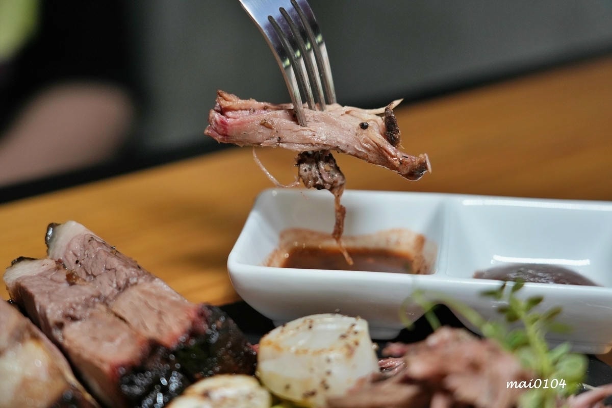 板橋美食｜橙子美式炭烤餐廳～板橋美式炭烤餐廳也是餐酒館，價格