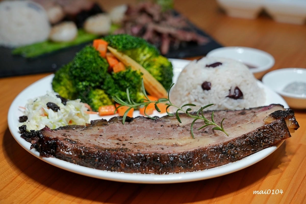 板橋美食｜橙子美式炭烤餐廳～板橋美式炭烤餐廳也是餐酒館，價格