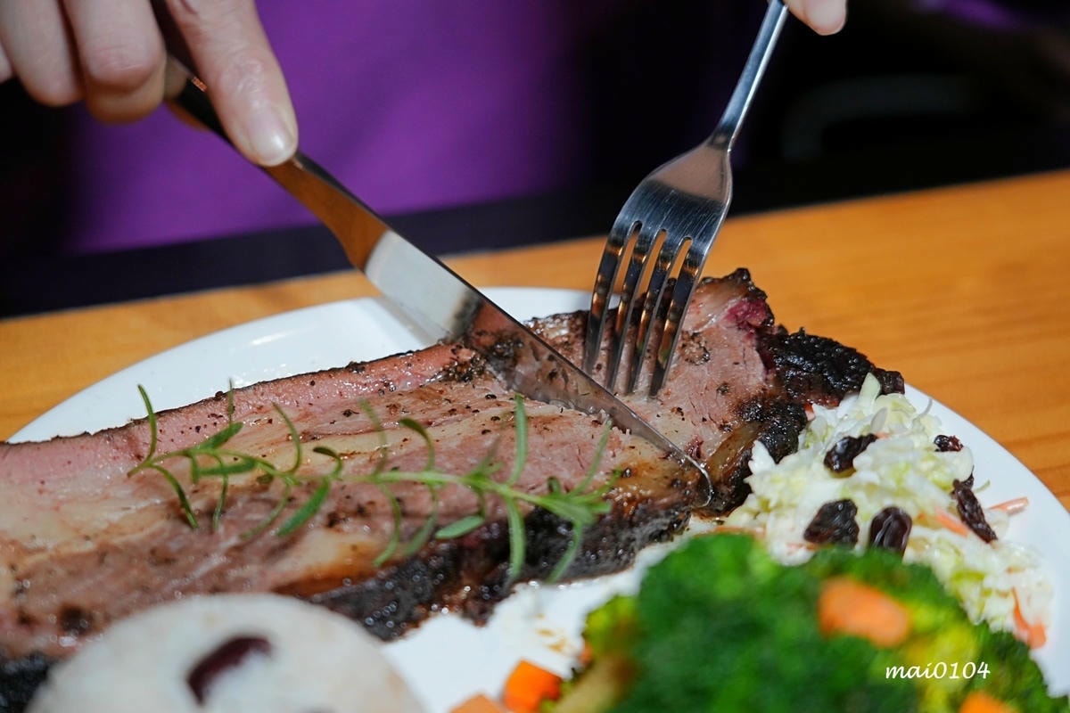 板橋美食｜橙子美式炭烤餐廳～板橋美式炭烤餐廳也是餐酒館，價格
