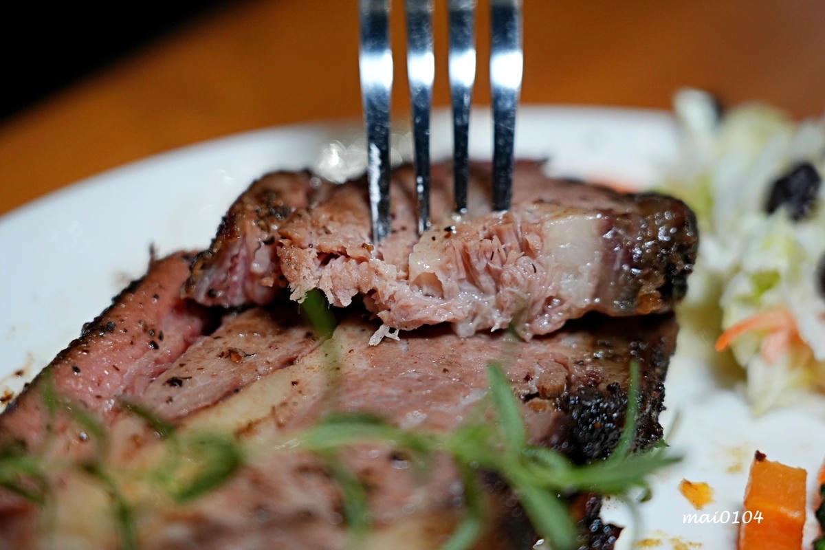 板橋美食｜橙子美式炭烤餐廳～板橋美式炭烤餐廳也是餐酒館，價格