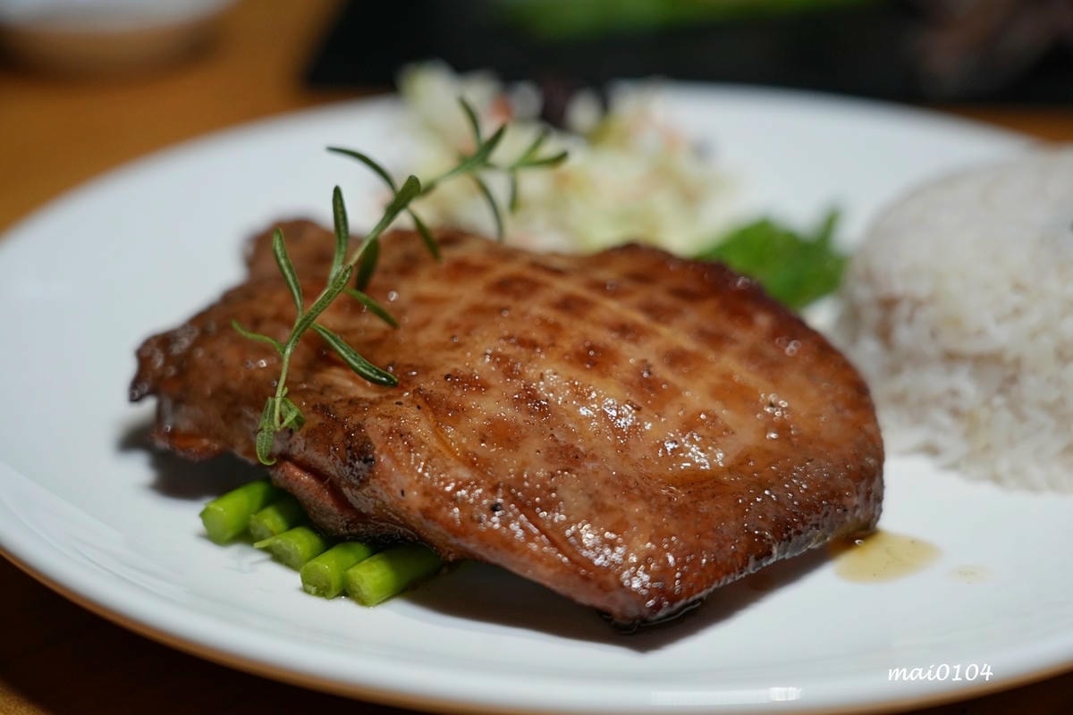 板橋美食｜橙子美式炭烤餐廳～板橋美式炭烤餐廳也是餐酒館，價格