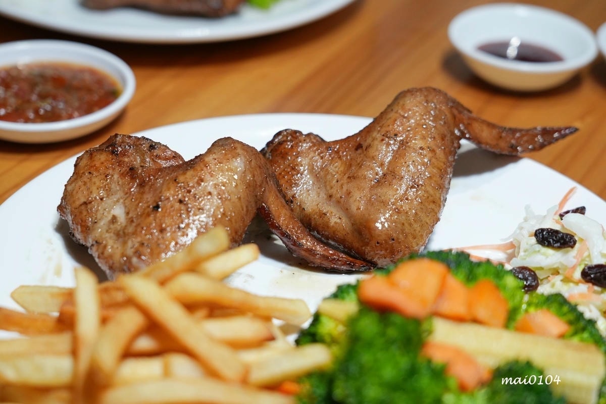 板橋美食｜橙子美式炭烤餐廳～板橋美式炭烤餐廳也是餐酒館，價格