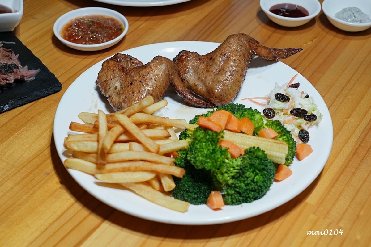 板橋美食｜橙子美式炭烤餐廳～板橋美式炭烤餐廳也是餐酒館，價格