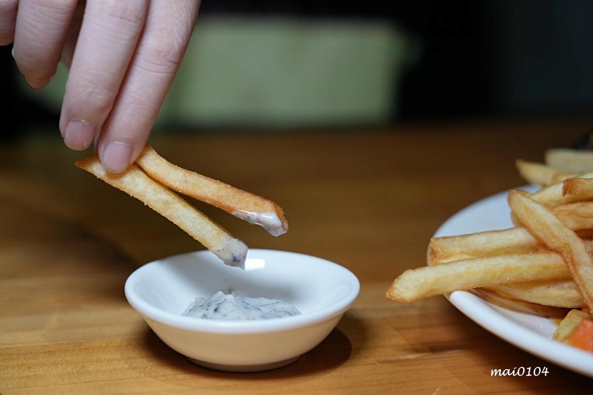 板橋美食｜橙子美式炭烤餐廳～板橋美式炭烤餐廳也是餐酒館，價格