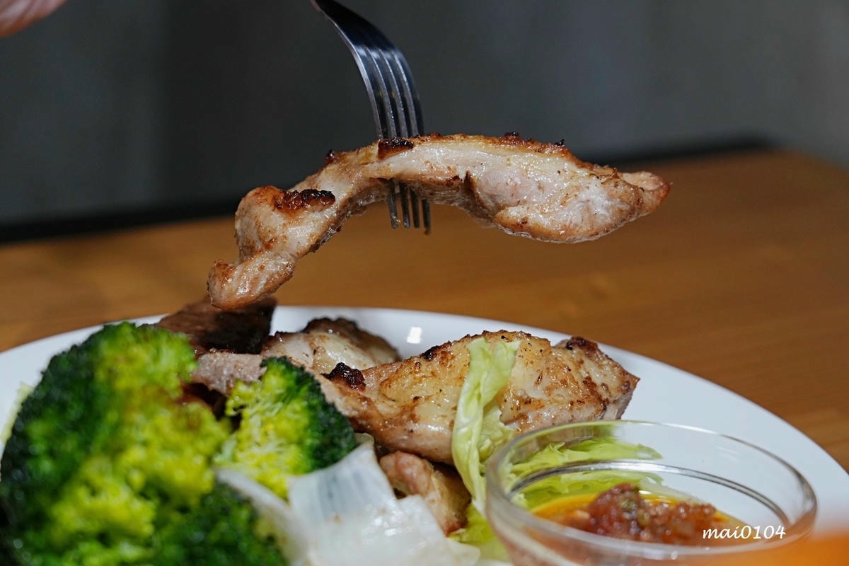 板橋美食｜橙子美式炭烤餐廳～板橋美式炭烤餐廳也是餐酒館，價格