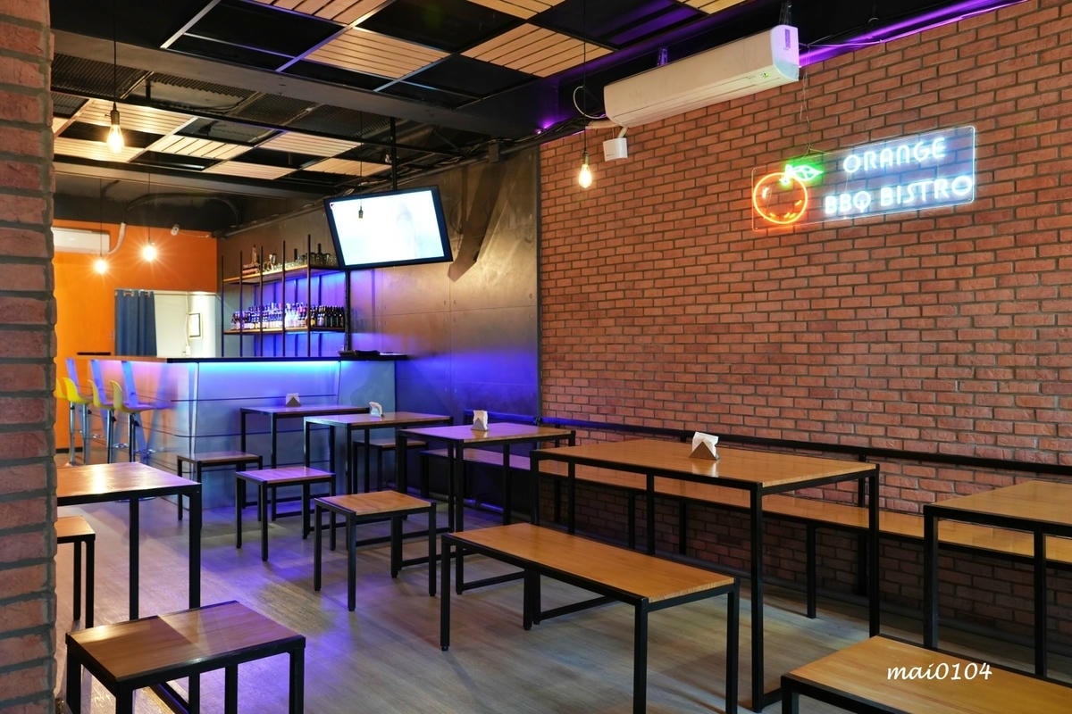 板橋美食｜橙子美式炭烤餐廳～板橋美式炭烤餐廳也是餐酒館，價格