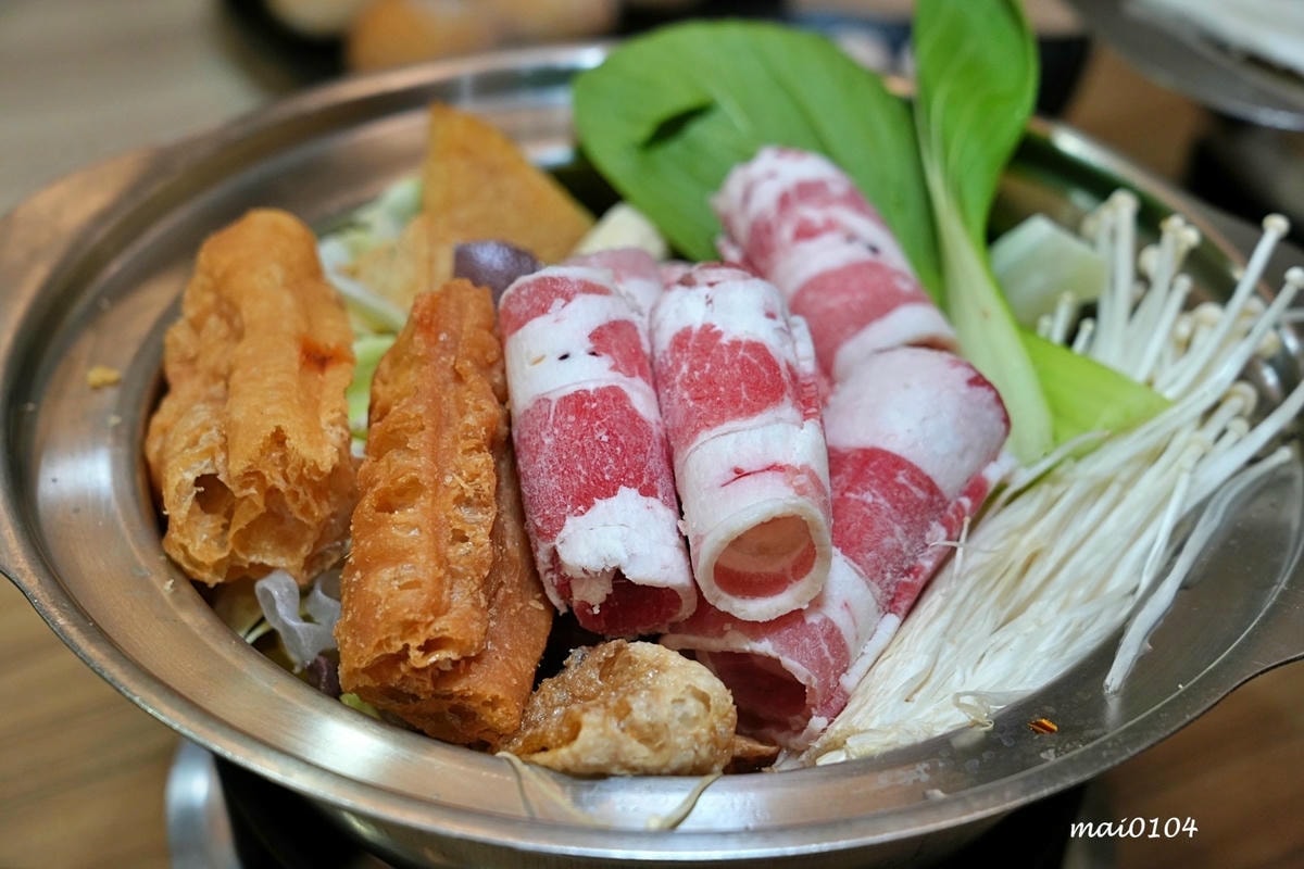 中壢小火鍋推薦|逸小鍋鍋の物~單人獨享鴛鴦鍋、素食鍋物、自助 中壢小火鍋推薦|逸小鍋鍋の物~單人獨享鴛鴦鍋、素食鍋物、自助