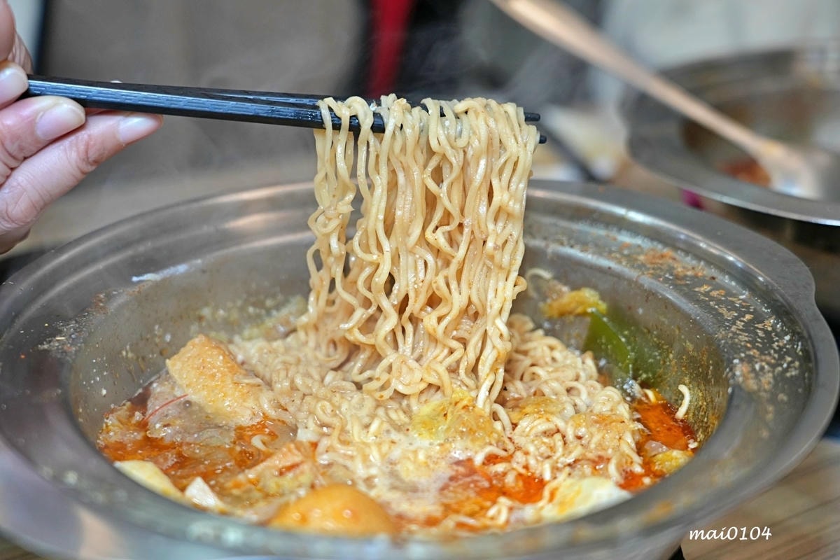 中壢小火鍋推薦|逸小鍋鍋の物~單人獨享鴛鴦鍋、素食鍋物、自助 中壢小火鍋推薦|逸小鍋鍋の物~單人獨享鴛鴦鍋、素食鍋物、自助