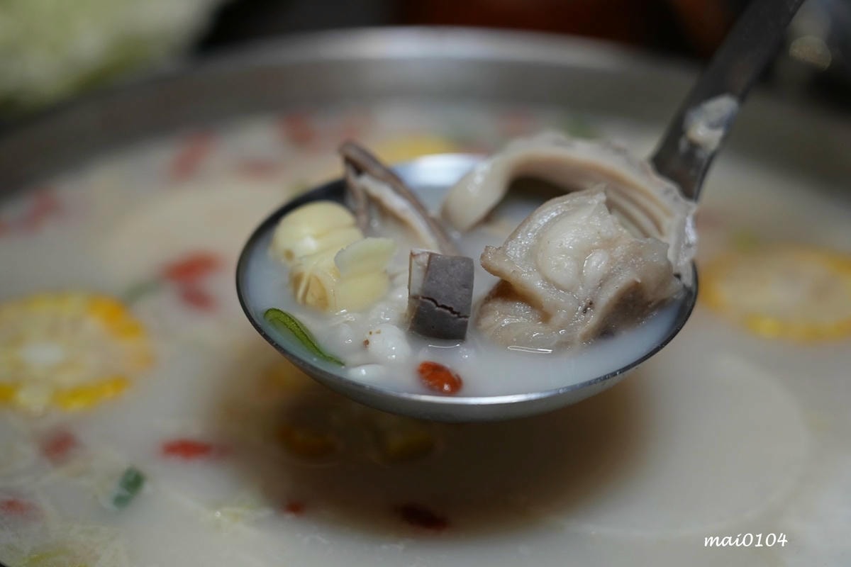 台北松山美食|蘇記滴兜雞胡椒豬肚雞Taipei ~超濃郁大骨 台北松山美食|蘇記滴兜雞胡椒豬肚雞Taipei ~超濃郁大骨