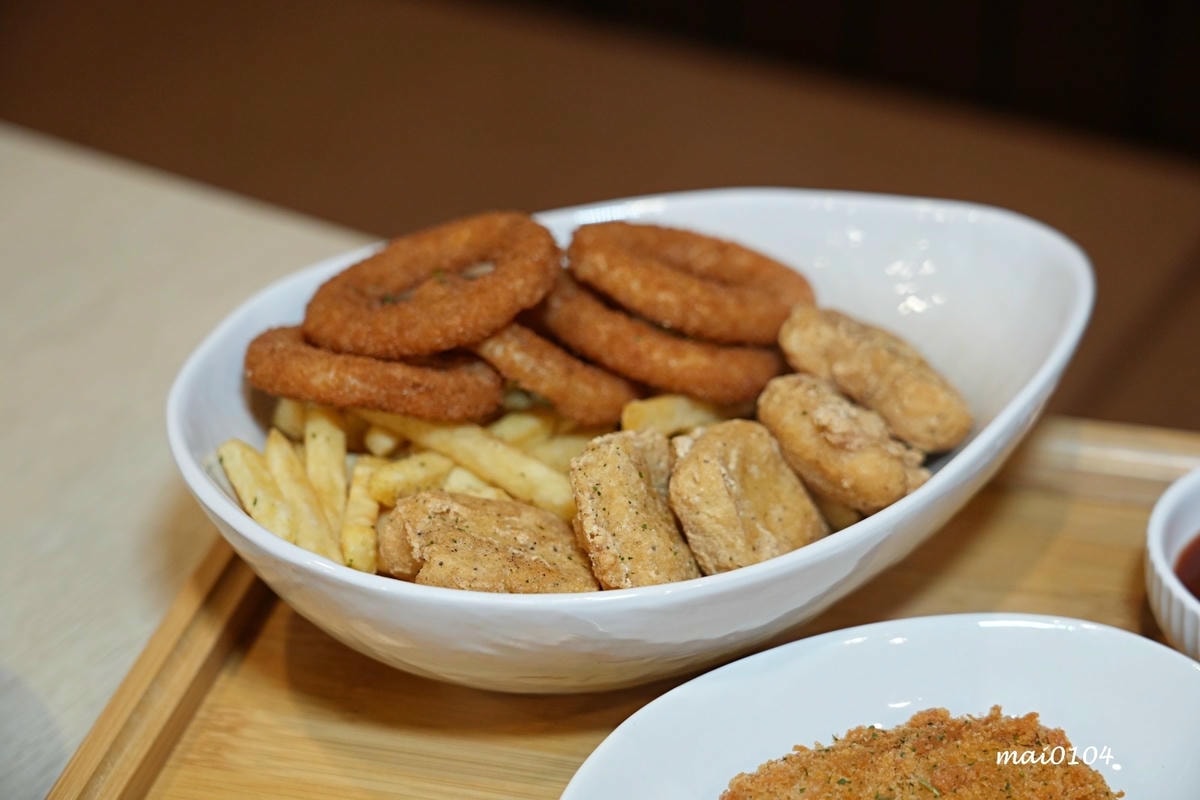 竹北美食推薦|真咖郎~結合各國咖哩的濃郁風味,只要120元起 竹北美食推薦|真咖郎~結合各國咖哩的濃郁風味,只要120元起