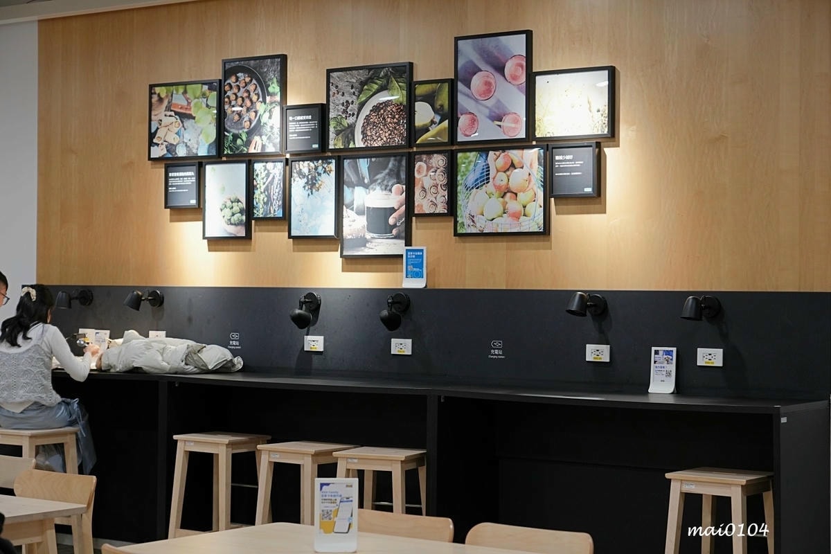 冷飲30、熱飲35元起無限續杯、霜淇淋也只要10元，不限時、