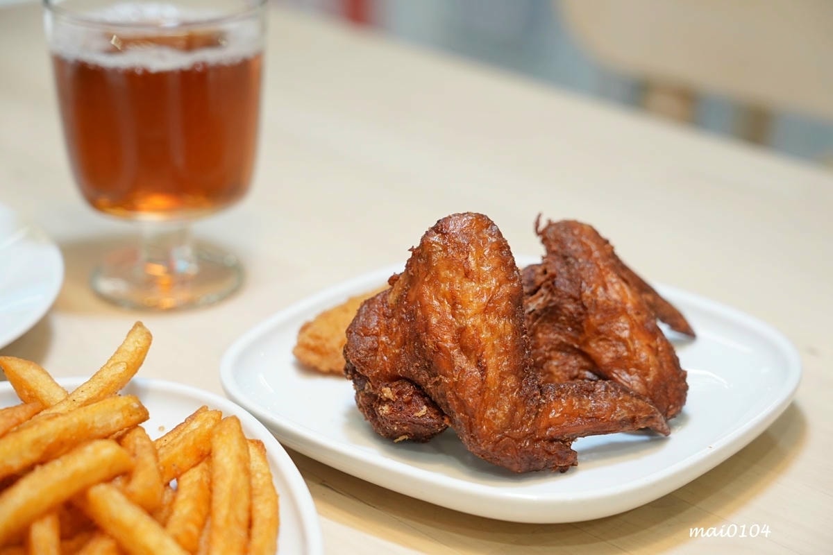 冷飲30、熱飲35元起無限續杯、霜淇淋也只要10元，不限時、