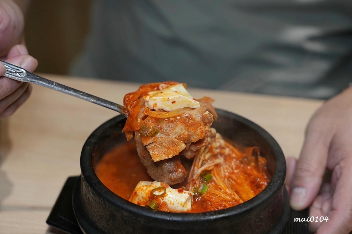 中壢韓式料理推薦｜馬柒韓式料理～麥茶、韓式小菜吃到飽，不收服