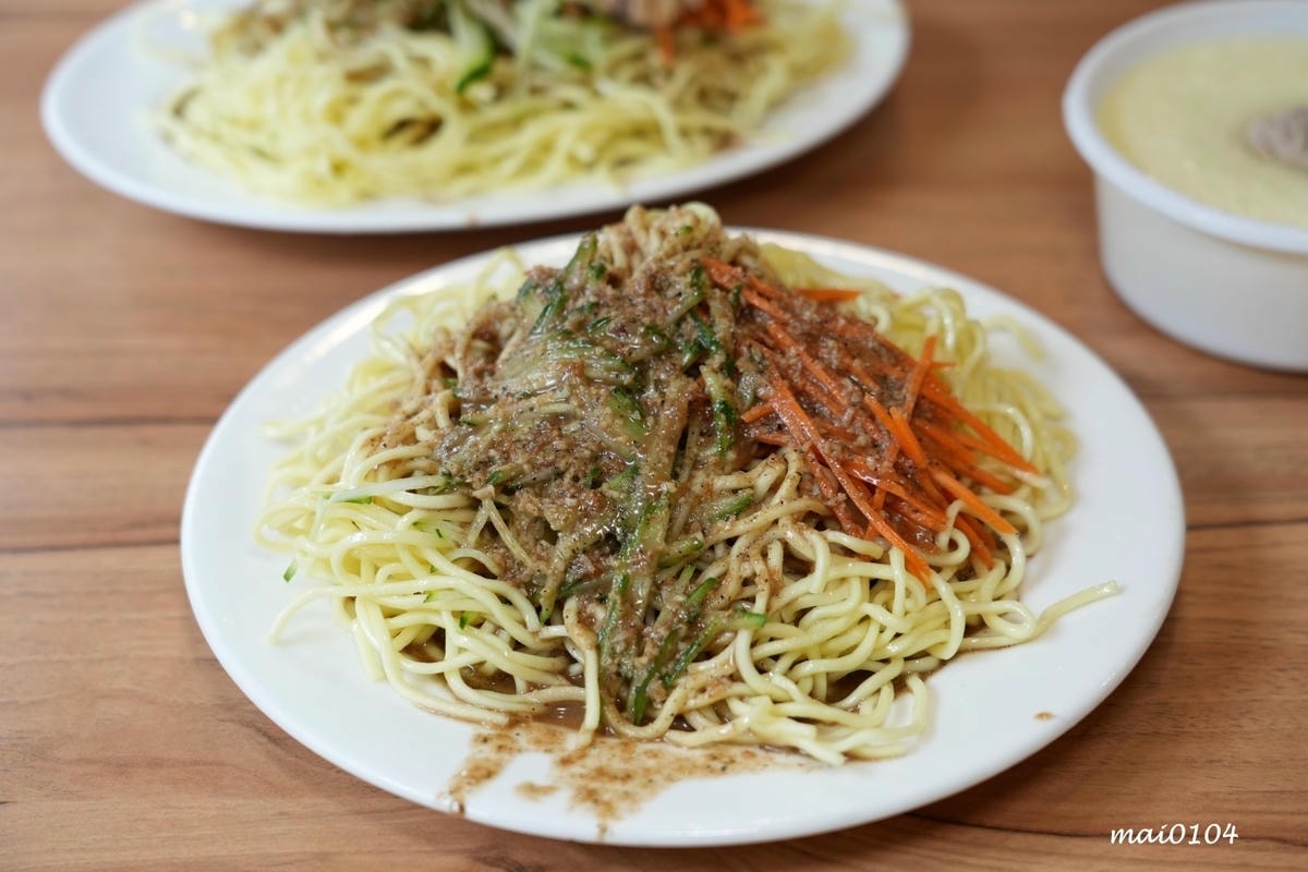 中壢老字號涼麵,在地經營逾二十個年頭以上,是人氣、排隊老店, 中壢老字號涼麵,在地經營逾二十個年頭以上,是人氣、排隊老店,
