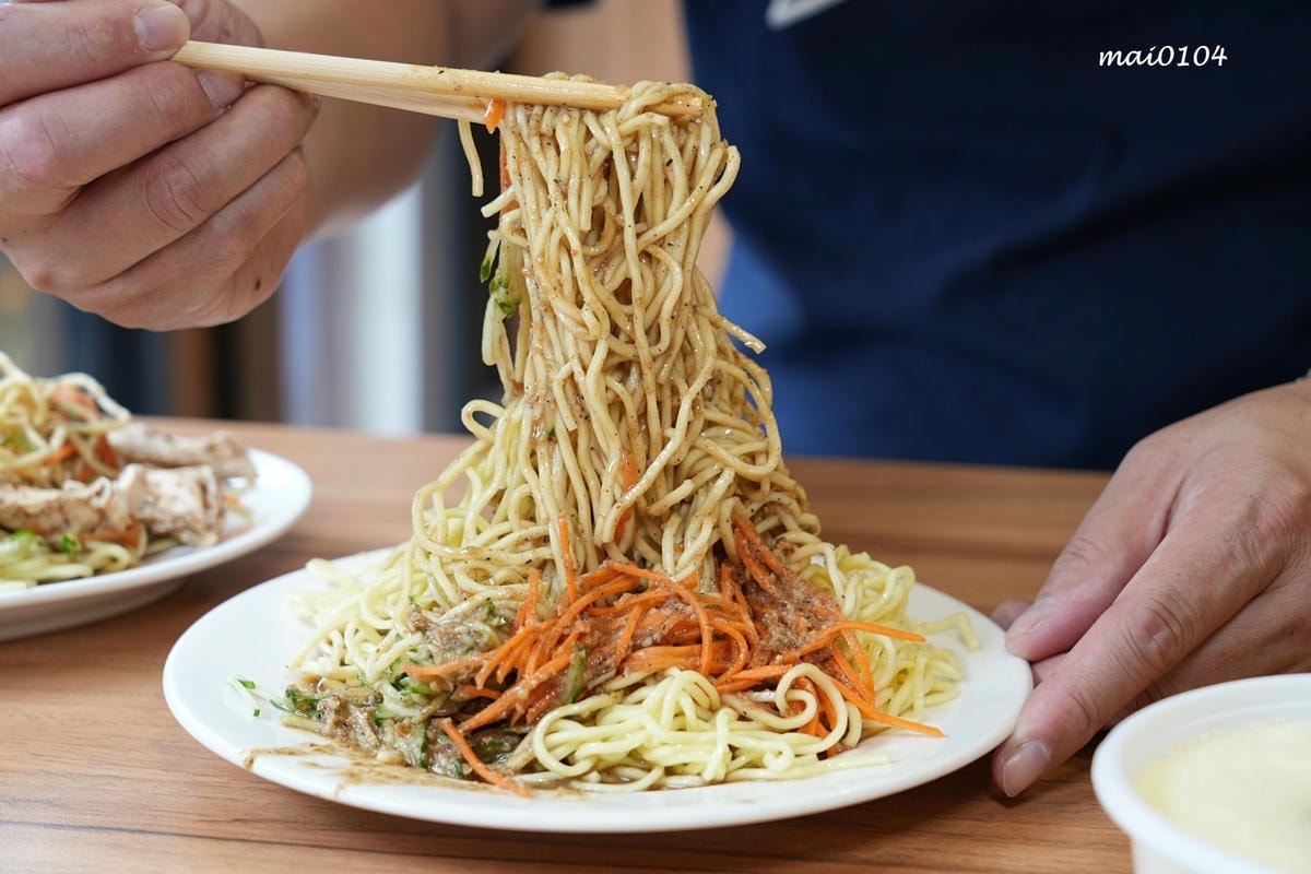 中壢老字號涼麵,在地經營逾二十個年頭以上,是人氣、排隊老店,