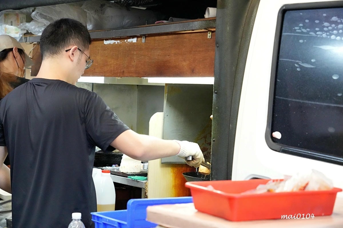 隱身在巷弄內公園旁的臭豆腐攤車!之前只營業3.5小時,現在延 隱身在巷弄內公園旁的臭豆腐攤車!之前只營業3.5小時,現在延