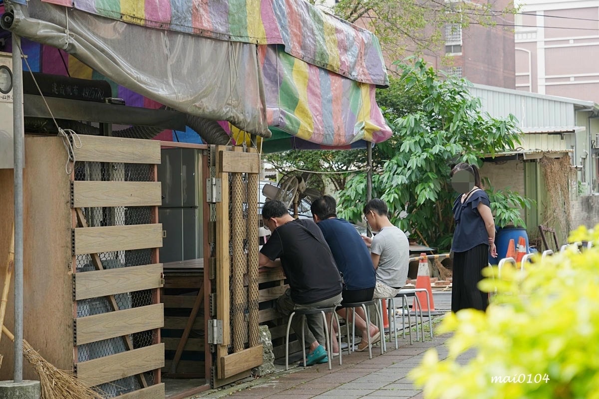 隱身在巷弄內公園旁的臭豆腐攤車!之前只營業3.5小時,現在延 隱身在巷弄內公園旁的臭豆腐攤車!之前只營業3.5小時,現在延