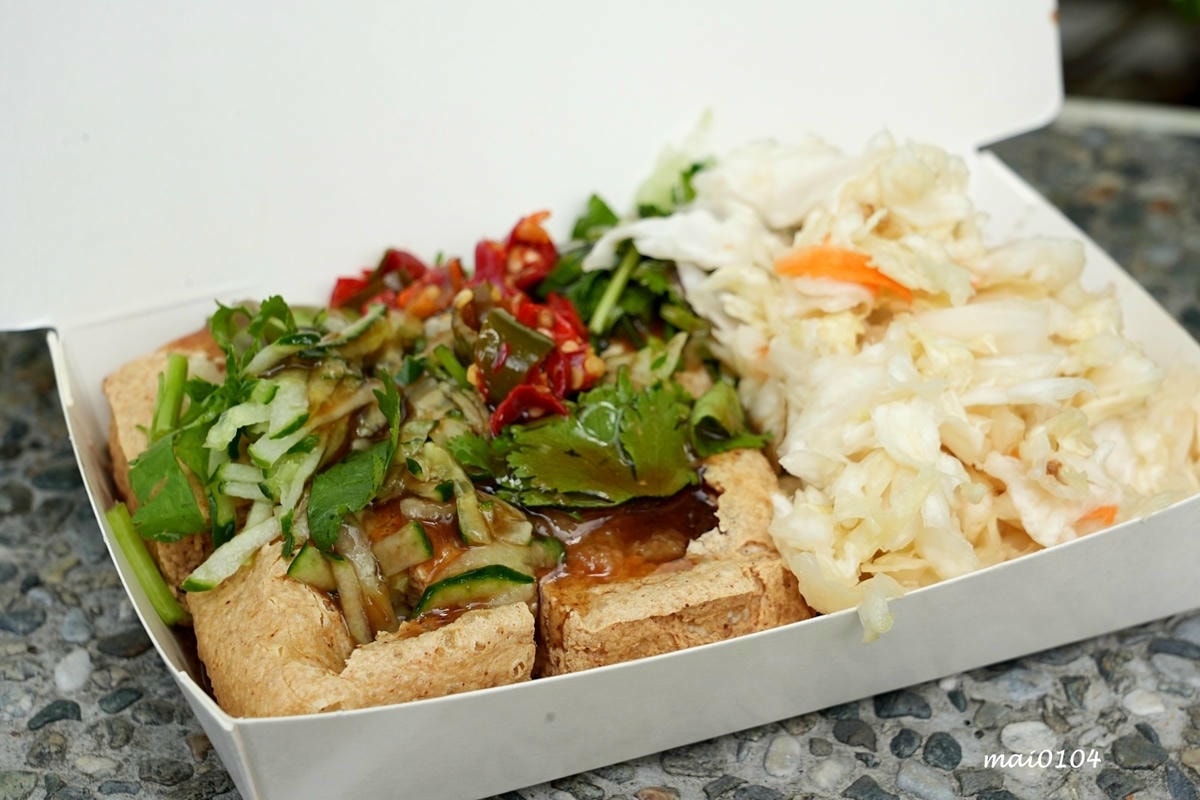 隱身在巷弄內公園旁的臭豆腐攤車!之前只營業3.5小時,現在延 隱身在巷弄內公園旁的臭豆腐攤車!之前只營業3.5小時,現在延