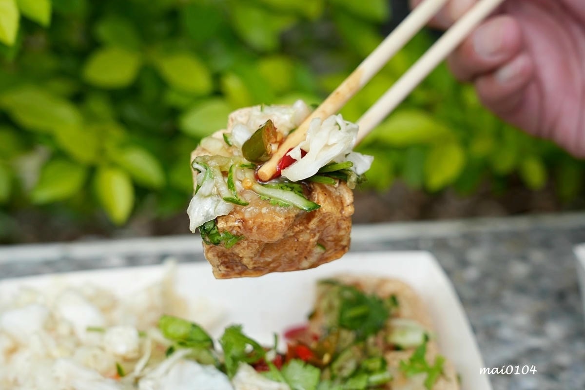 隱身在巷弄內公園旁的臭豆腐攤車!之前只營業3.5小時,現在延 隱身在巷弄內公園旁的臭豆腐攤車!之前只營業3.5小時,現在延