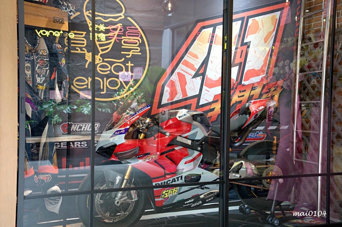 新店美食｜Eat enjoy意享美式廚房新店店～超浮誇的龍蝦